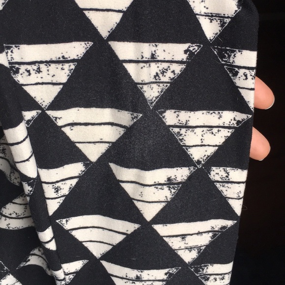 LuLaRoe leggings OS - Picture 2 of 2